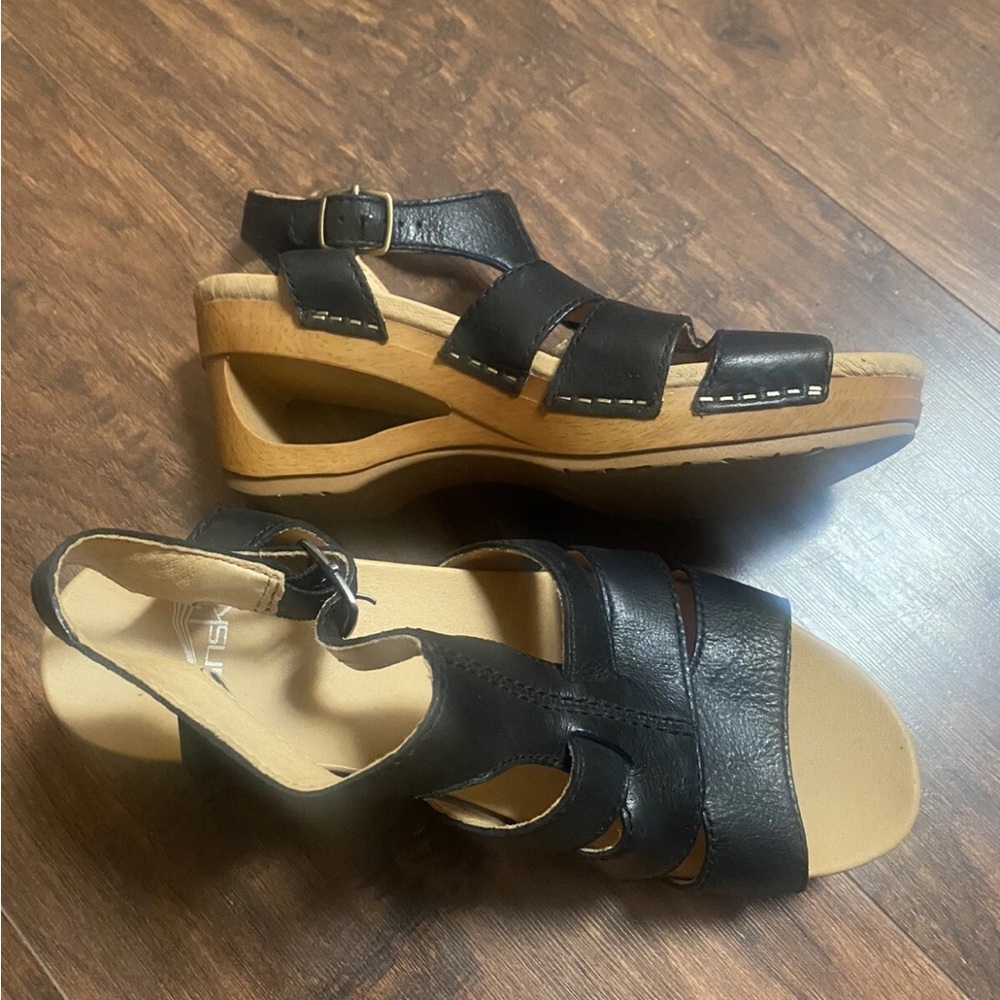 Dansko EU size 38 women's open toe sandal wedge heel with opening in black - Picture 3 of 5